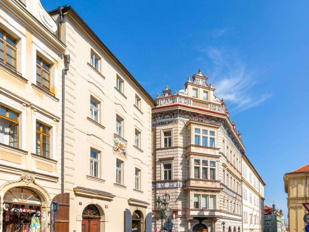 Apartment Nerudova By Interhome Praha Bagian luar foto
