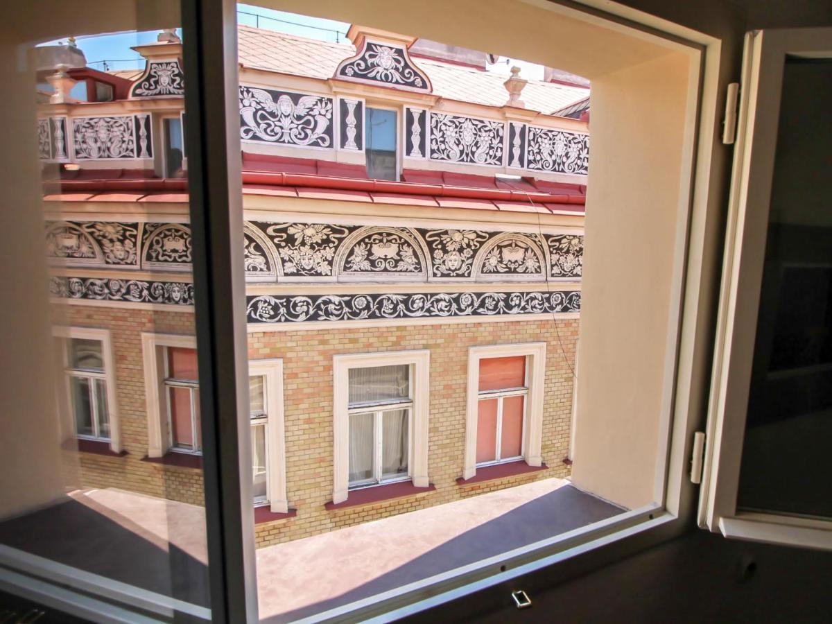 Apartment Nerudova By Interhome Praha Bagian luar foto