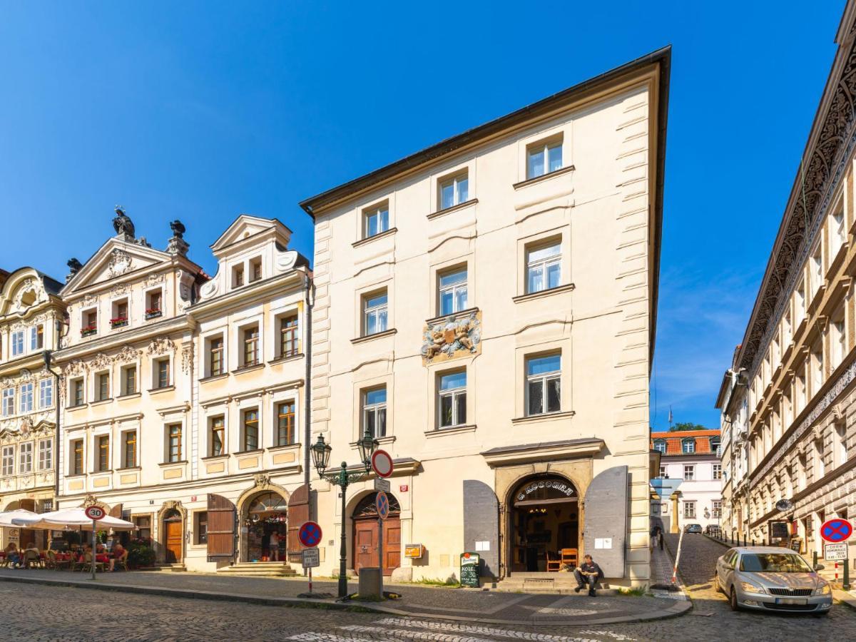 Apartment Nerudova By Interhome Praha Bagian luar foto
