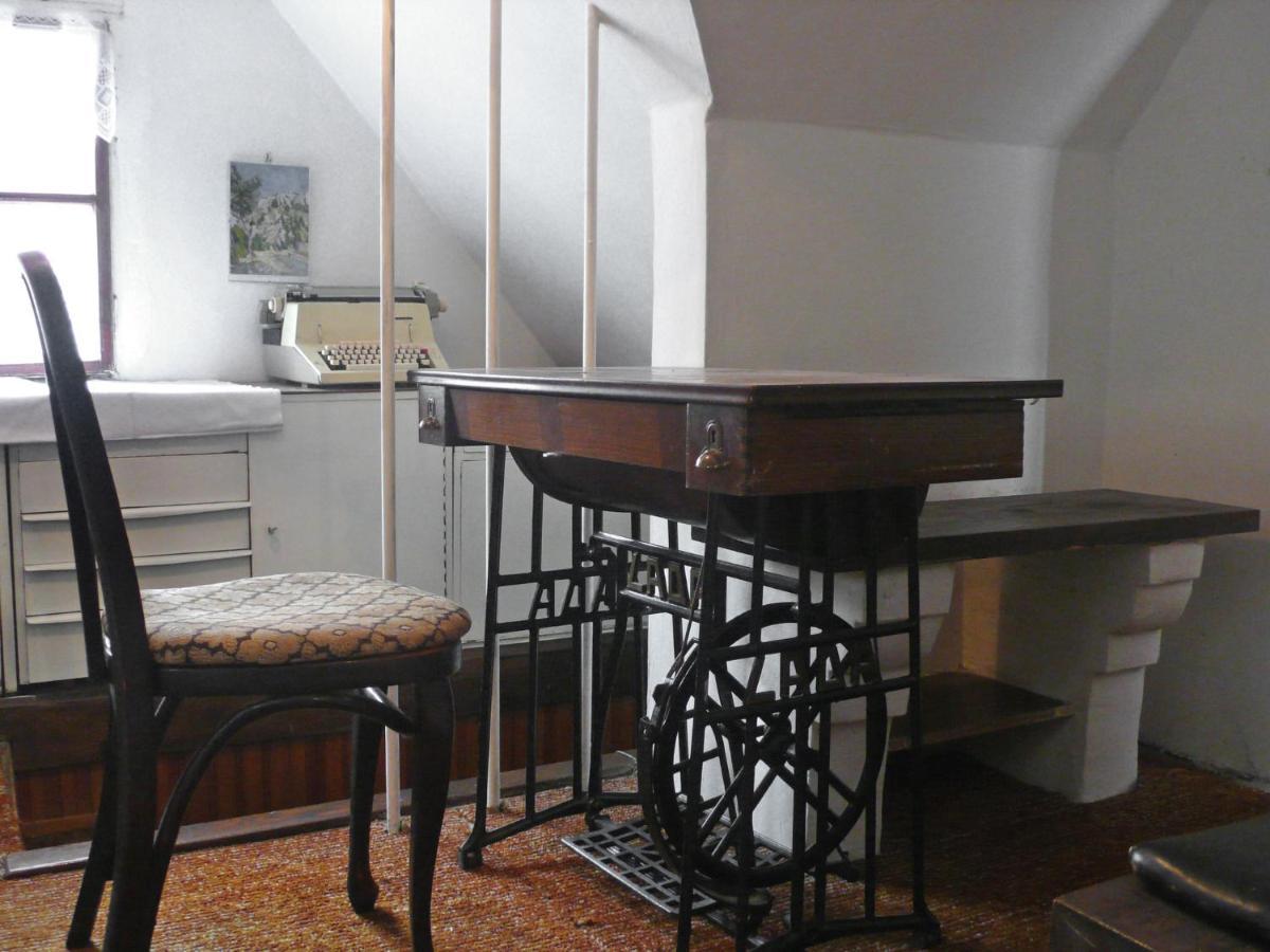 Apartment Nerudova By Interhome Praha Bagian luar foto