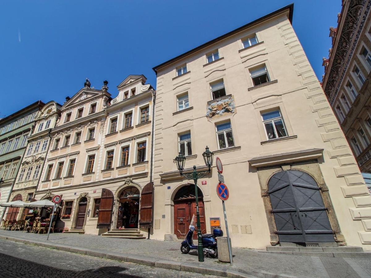 Apartment Nerudova By Interhome Praha Bagian luar foto